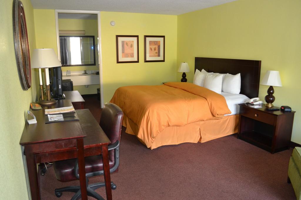 Clarion Inn Brunswick Pokoj fotografie