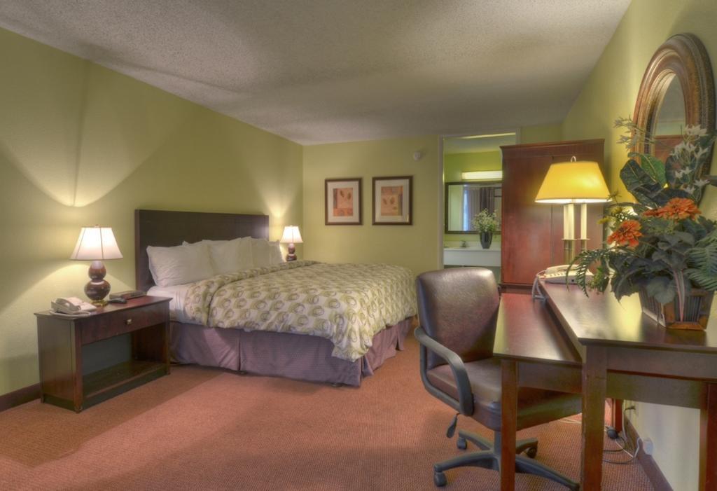 Clarion Inn Brunswick Pokoj fotografie
